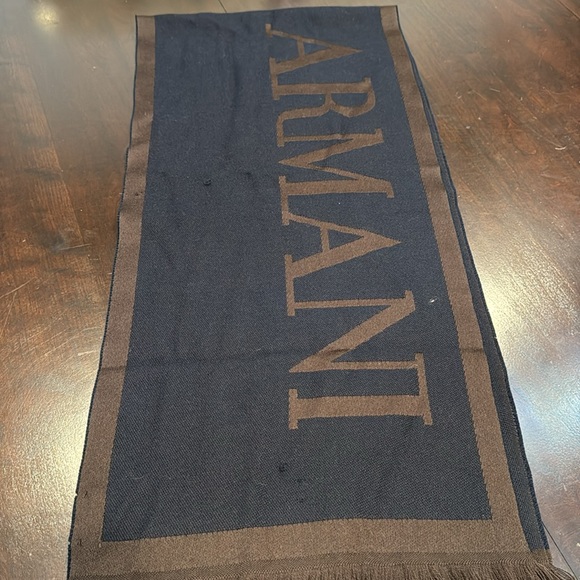 Authentic Giorgio Armani wool scarf - Picture 4 of 10